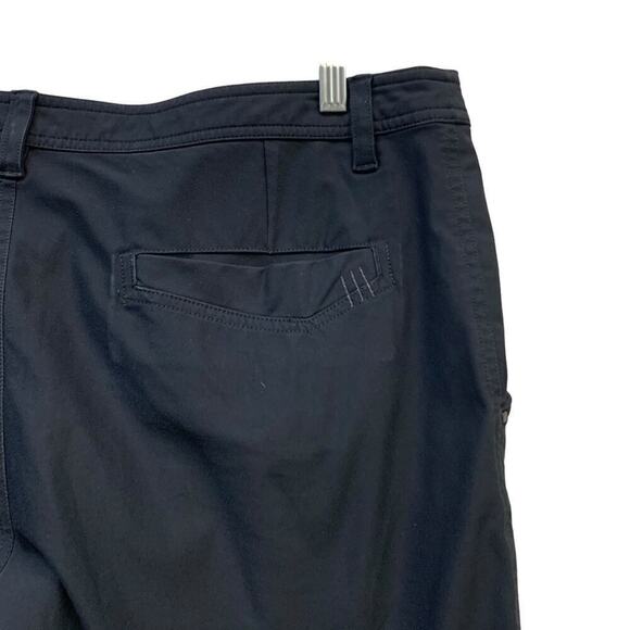 Lululemon‎ Men's Black Shorts SZ 38 - Picture 3 of 8